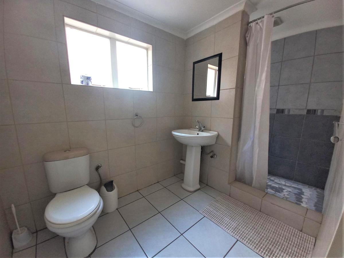 Hostel Backpackers Connection @ Jnb Airport Benoni Zewnętrze zdjęcie