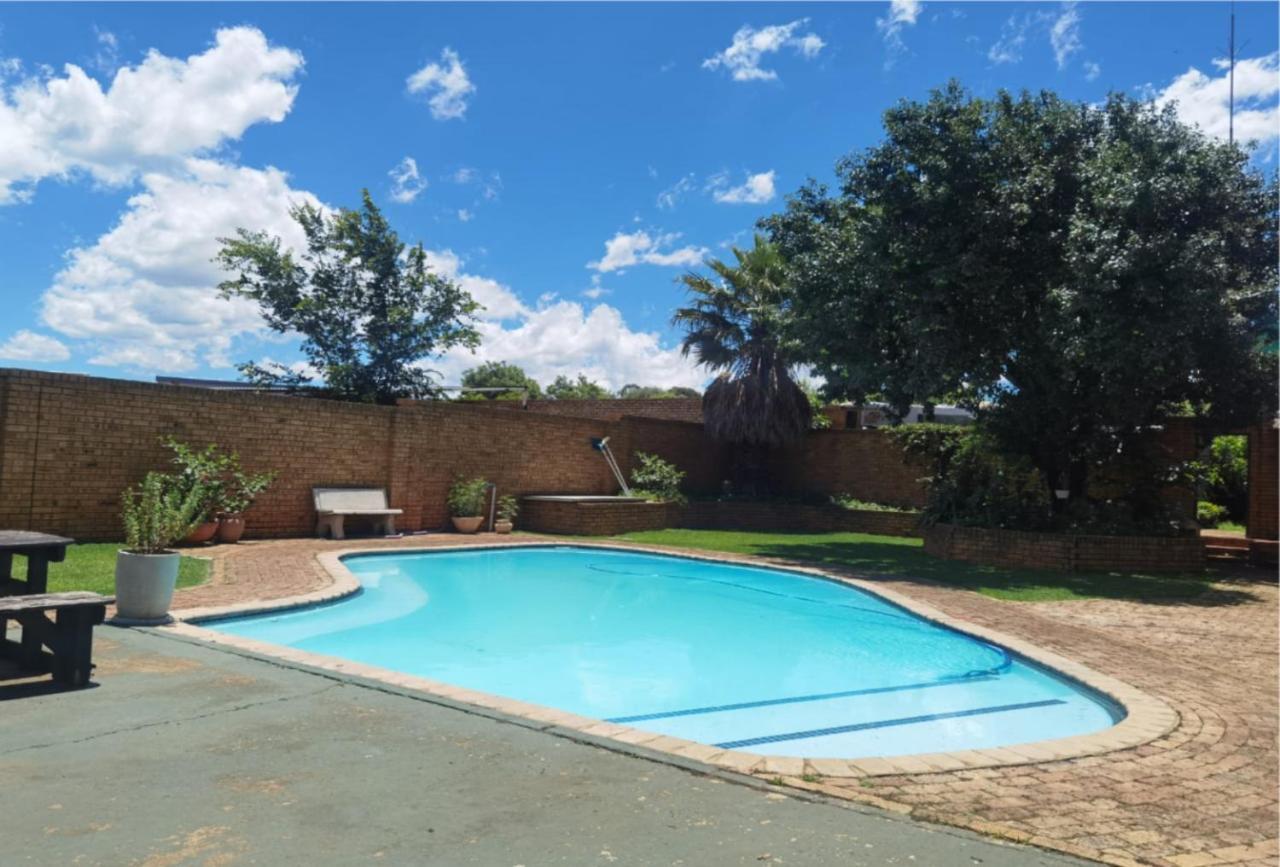 Hostel Backpackers Connection @ Jnb Airport Benoni Zewnętrze zdjęcie